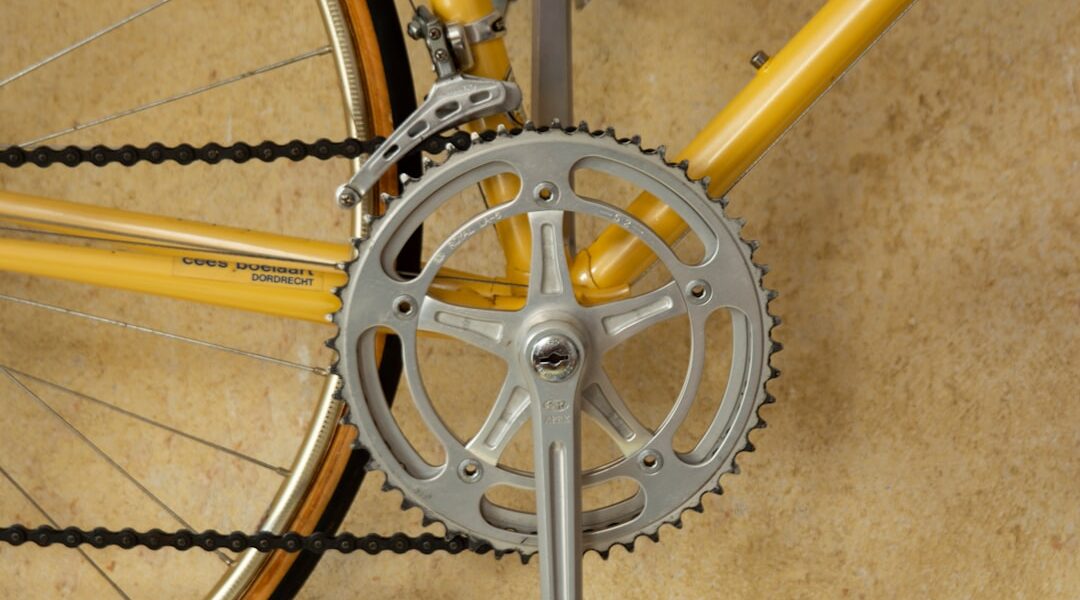 bicycle wheel hub bearings mechanic cone adjustment